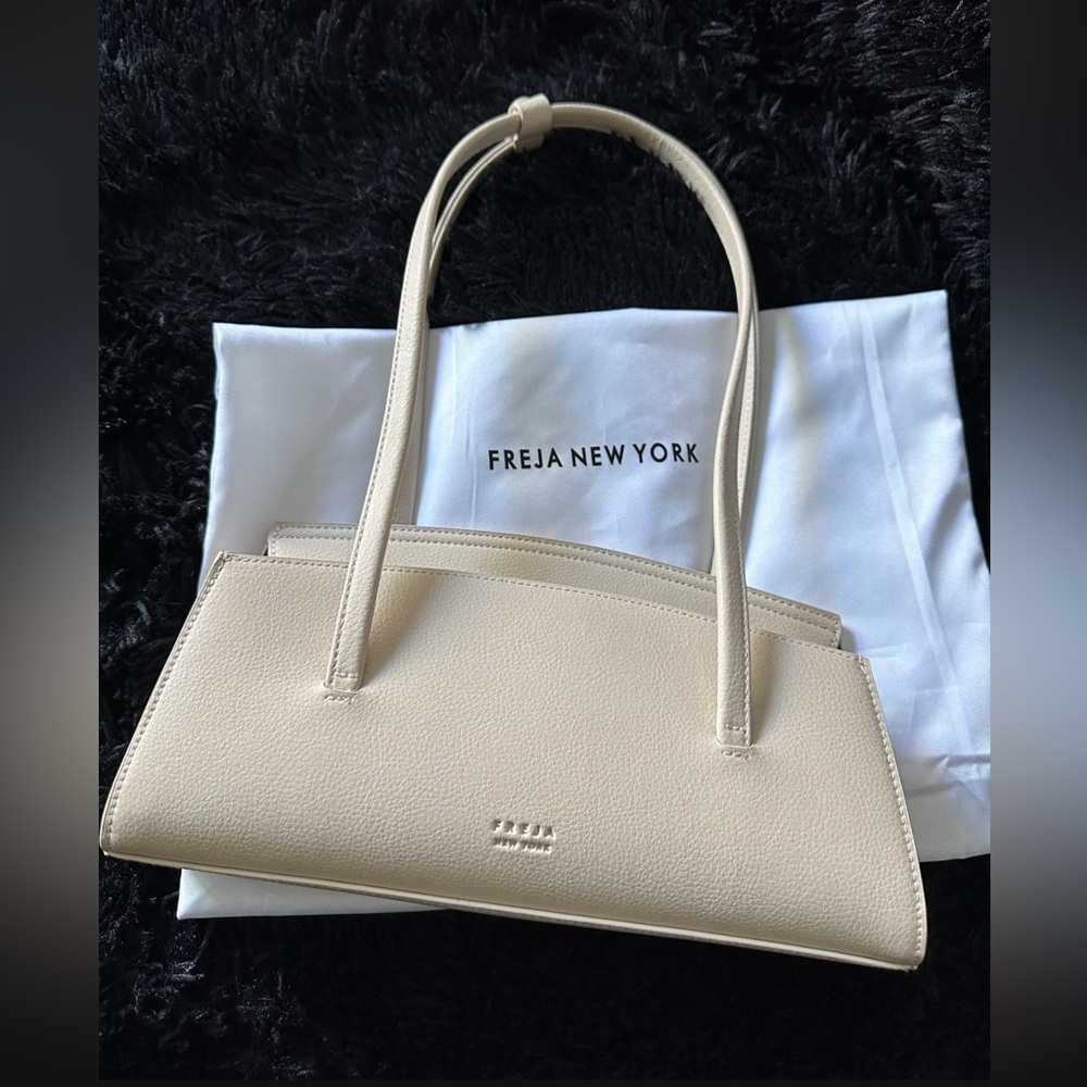 Freja cream beige east west shoulder bag